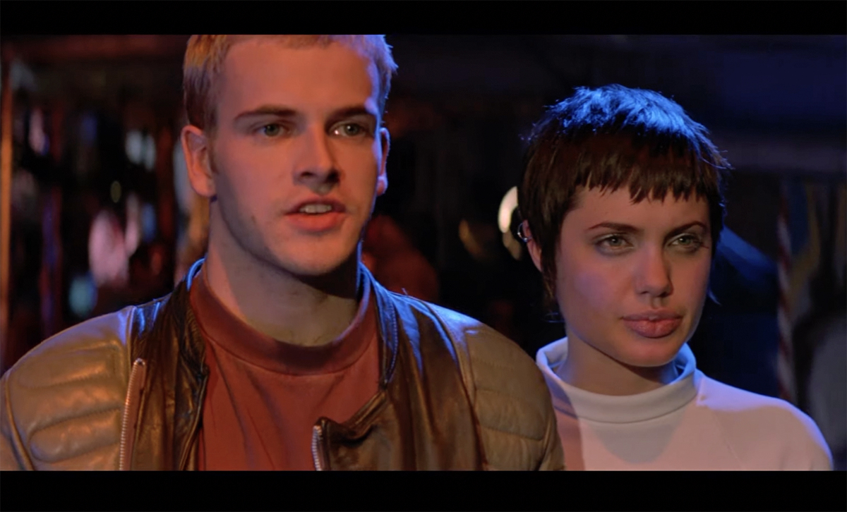 Jonny Lee Miller and Angelina Jolie in Hackers 1995