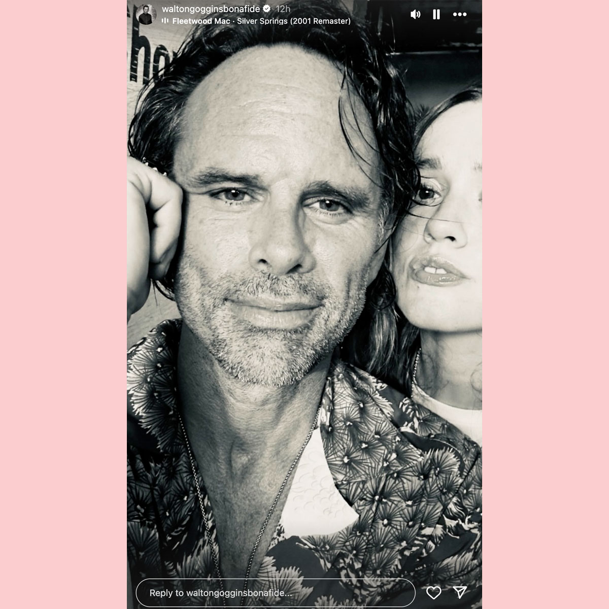 Walton Goggins compartilha fotos com Aimee Lou Wood de White Lotus Set
