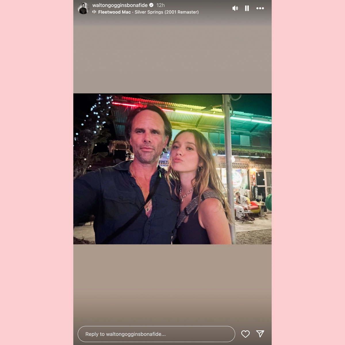 Walton Goggins compartilha fotos com Aimee Lou Wood de White Lotus Set