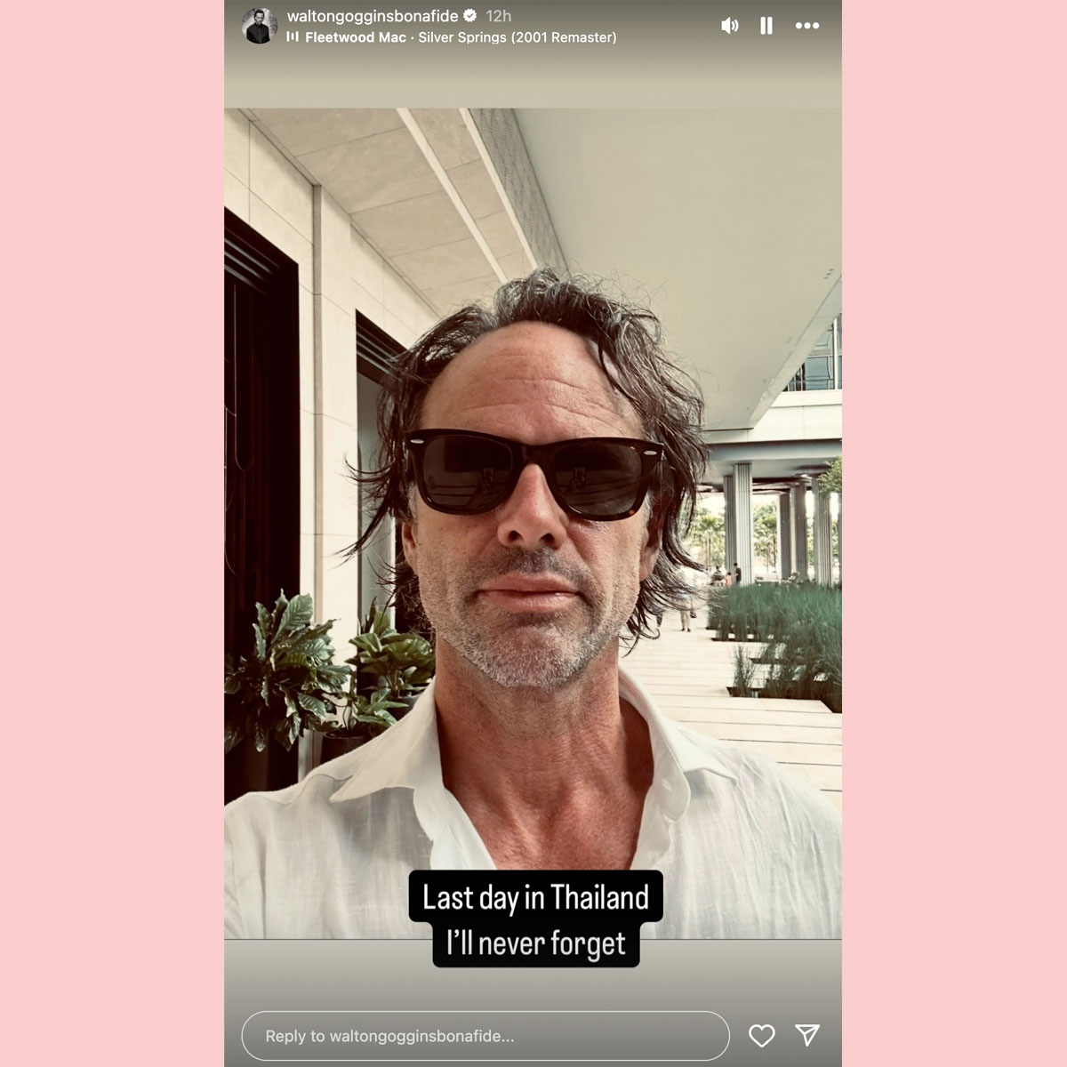 Walton Goggins compartilha fotos com Aimee Lou Wood de White Lotus Set