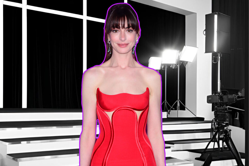 Anne Hathaway Met Gala red carpet 2025