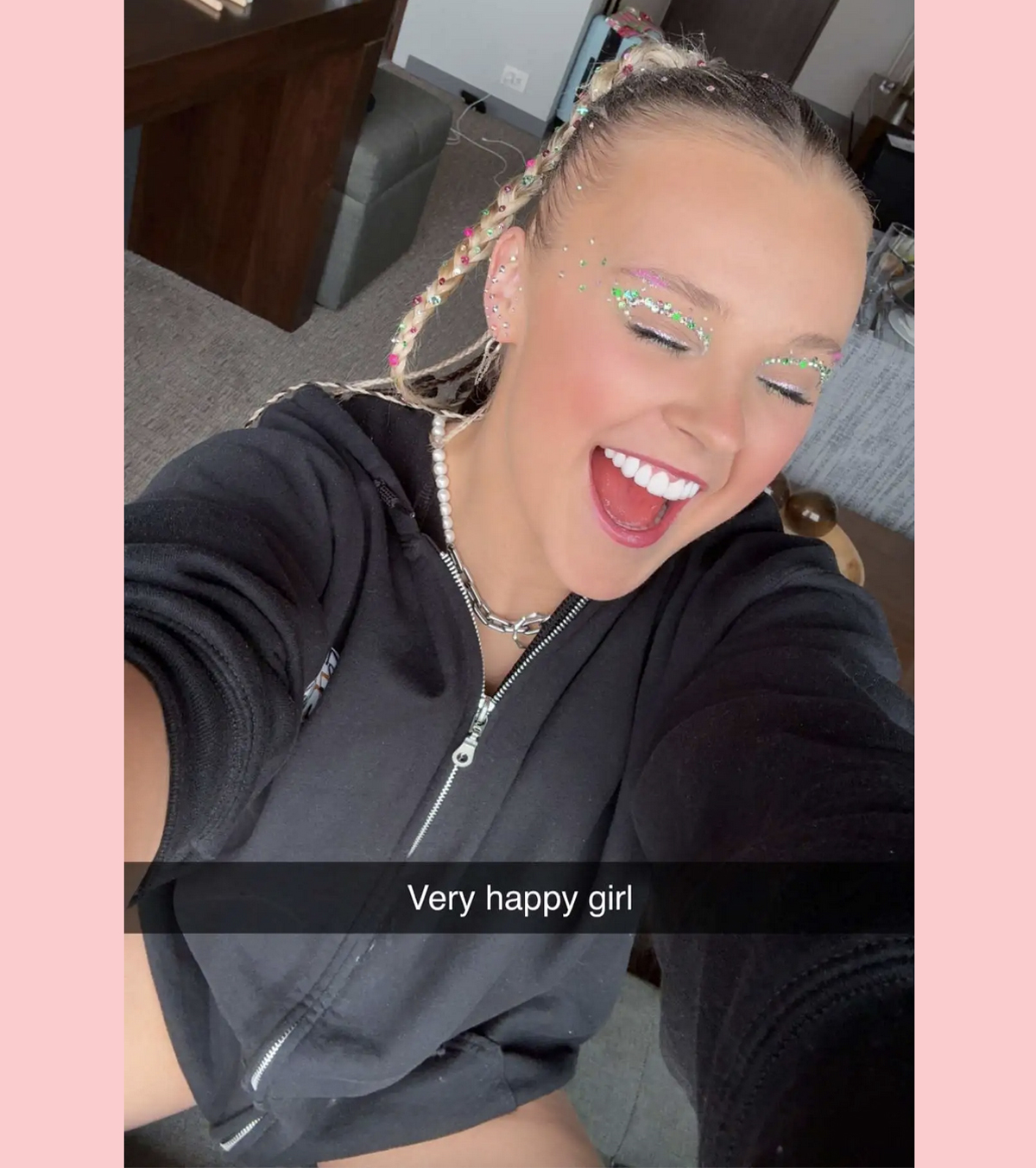 JoJo Siwa Gets All Up On Chris Hughes After He Flies To Mexico So They Can 'Finally' Reunite After 3 Weeks Apart