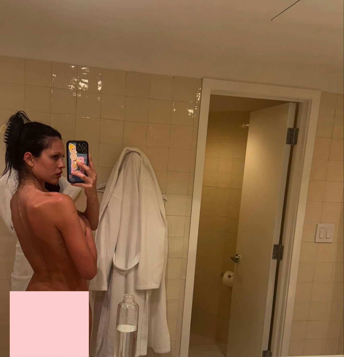 Whoa! Amelia Gray Hamlin Goes Completely Nude On Instagram!