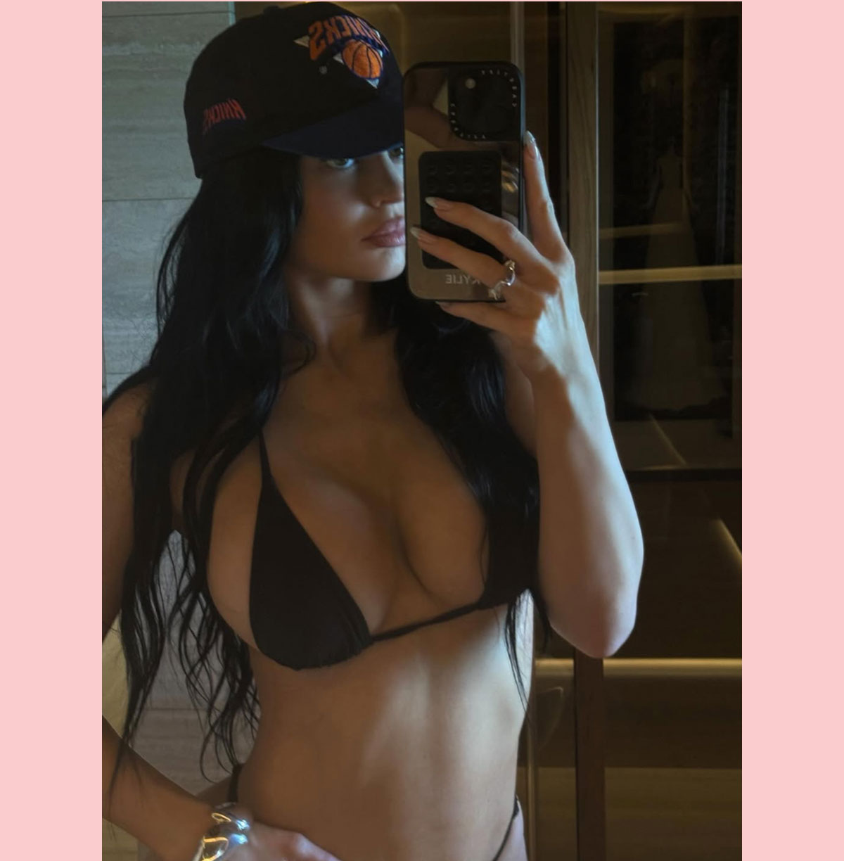 Kylie jenner knicks hat Timothee chalamet