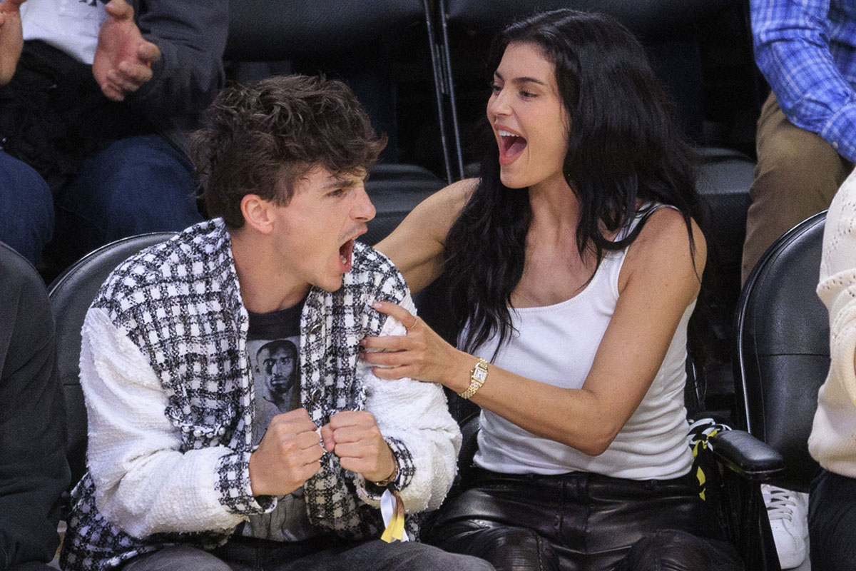 Kylie Jenner & Timothée Chalamet PDA at Lakers game