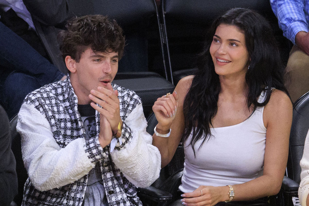 Kylie Jenner & Timothée Chalamet PDA at Lakers game