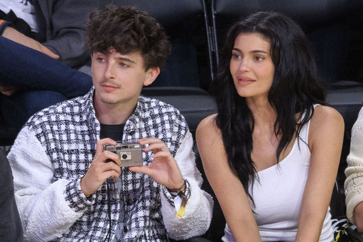 Kylie Jenner & Timothée Chalamet PDA at Lakers game