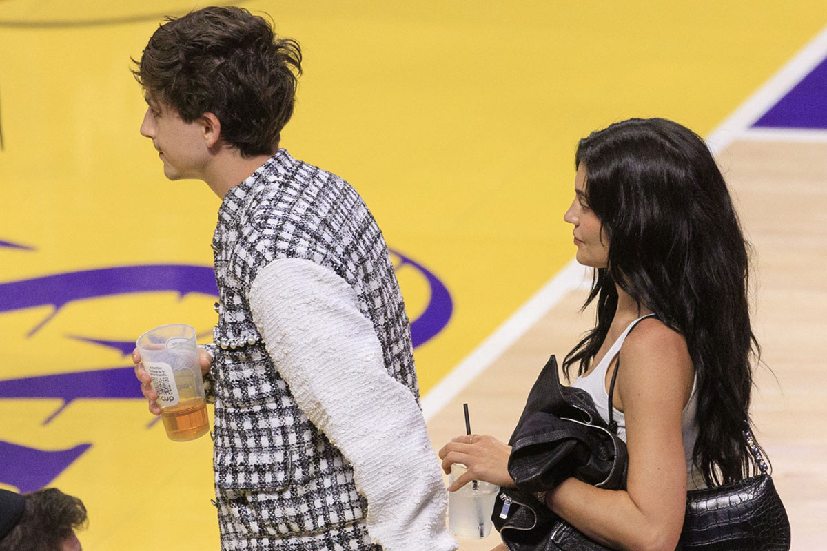 Kylie Jenner & Timothée Chalamet PDA at Lakers game