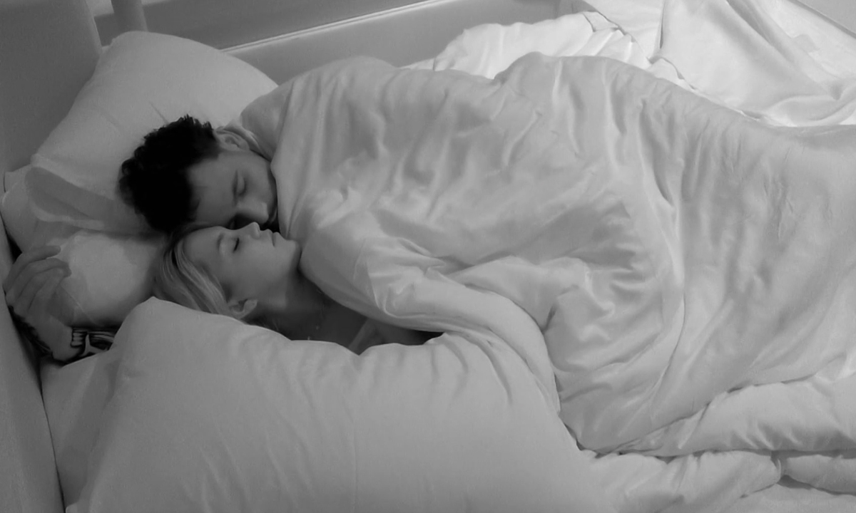 <i> Love Island USA </i> skatītāji zvēr, ka viņi redzēja 2 konkursantus slepeni nodarboties ar seksu, kamēr visi pārējie gulēja!” width=”1200″ top=”720″ /><figcaption id=