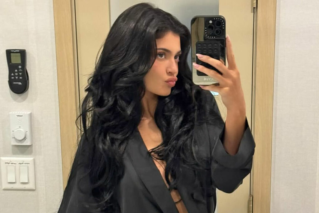 Kylie Jenner Gives Best Look At Breast Implants Since Revealing Deets On Her Boob Job!