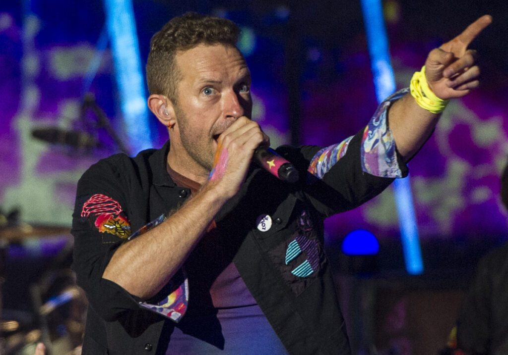 CEO Caught KISSING His HR Chief At Coldplay Concert In New Video!