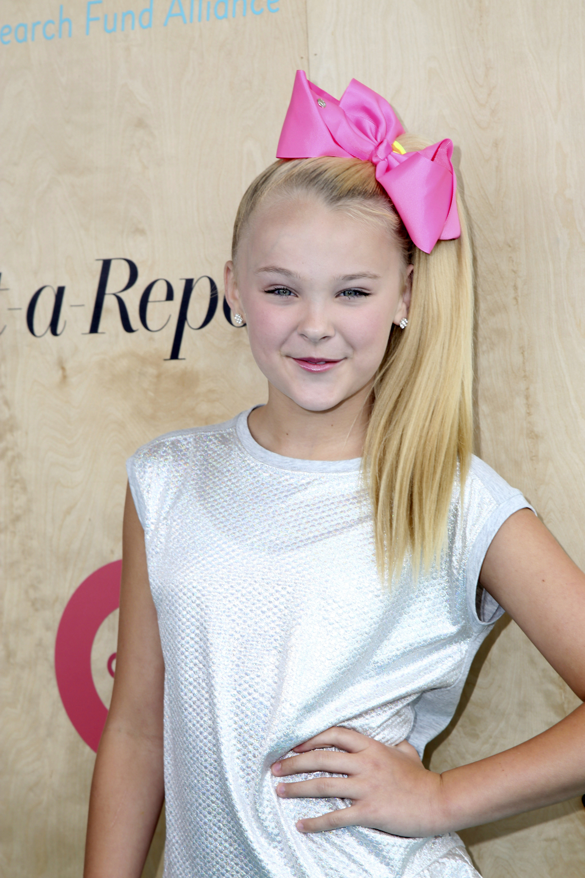 JoJo Siwa ponytail look