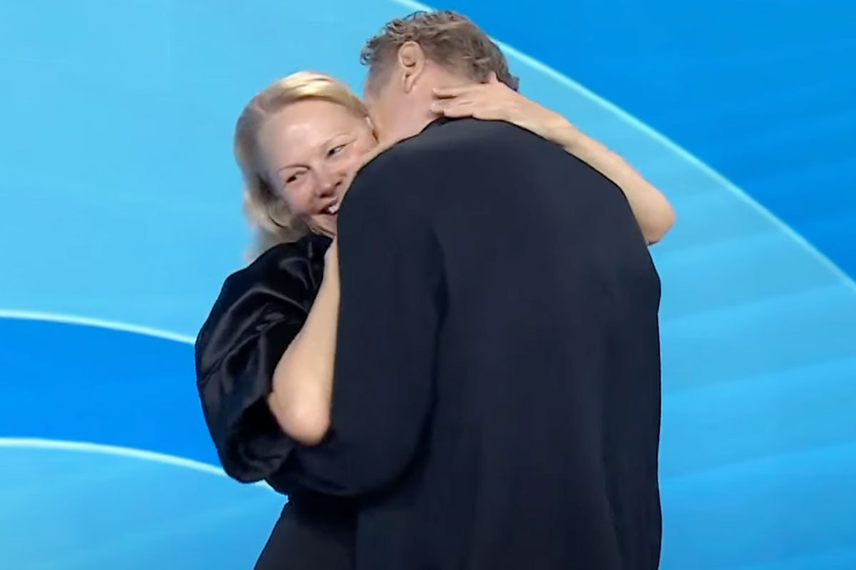 Pamela Anderson & Liam Neeson kiss Today show