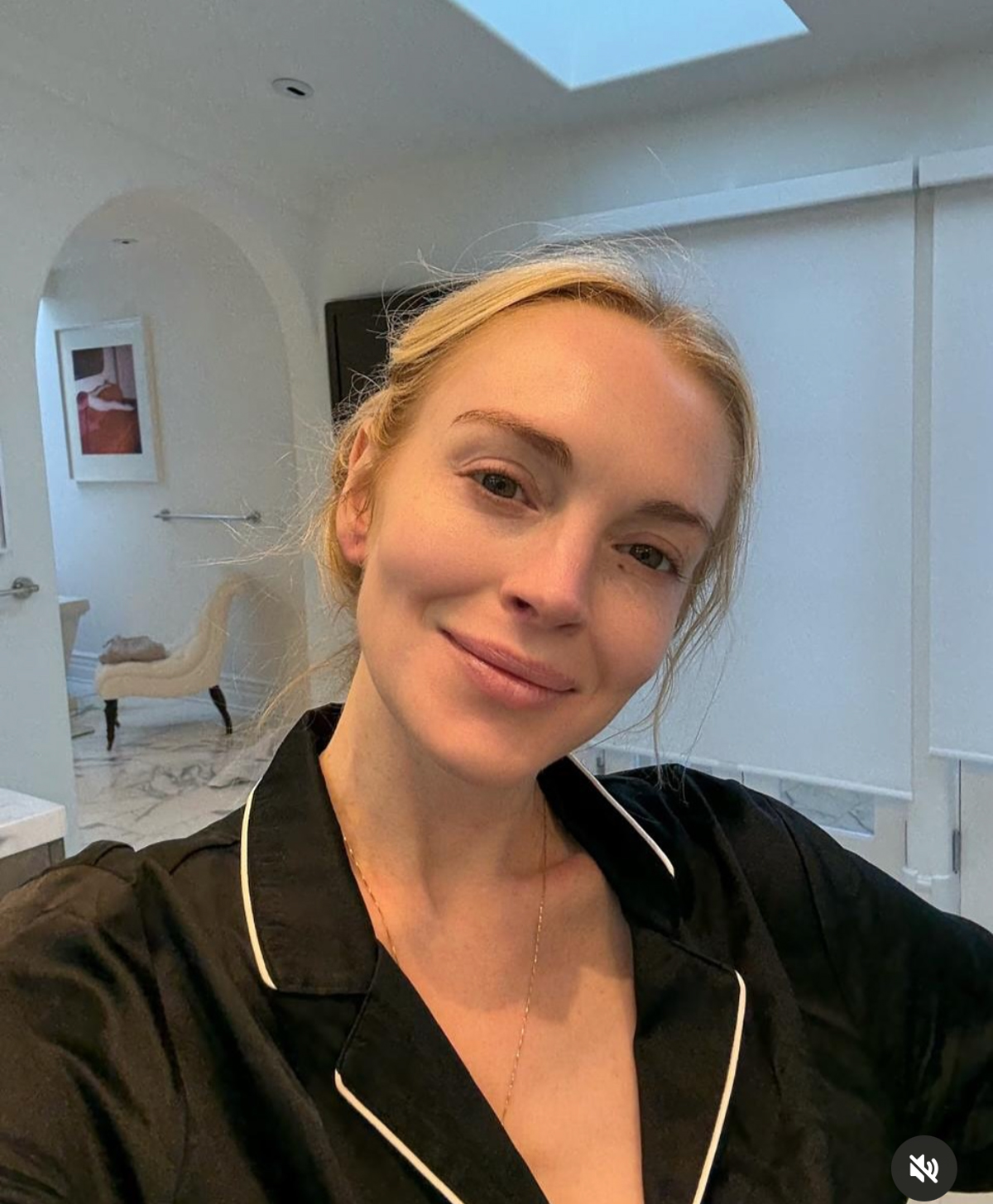 Lindsay Lohan Posts Makeup Free Selfie After Plastic Surgery Denial -- And Fans Are Shook!