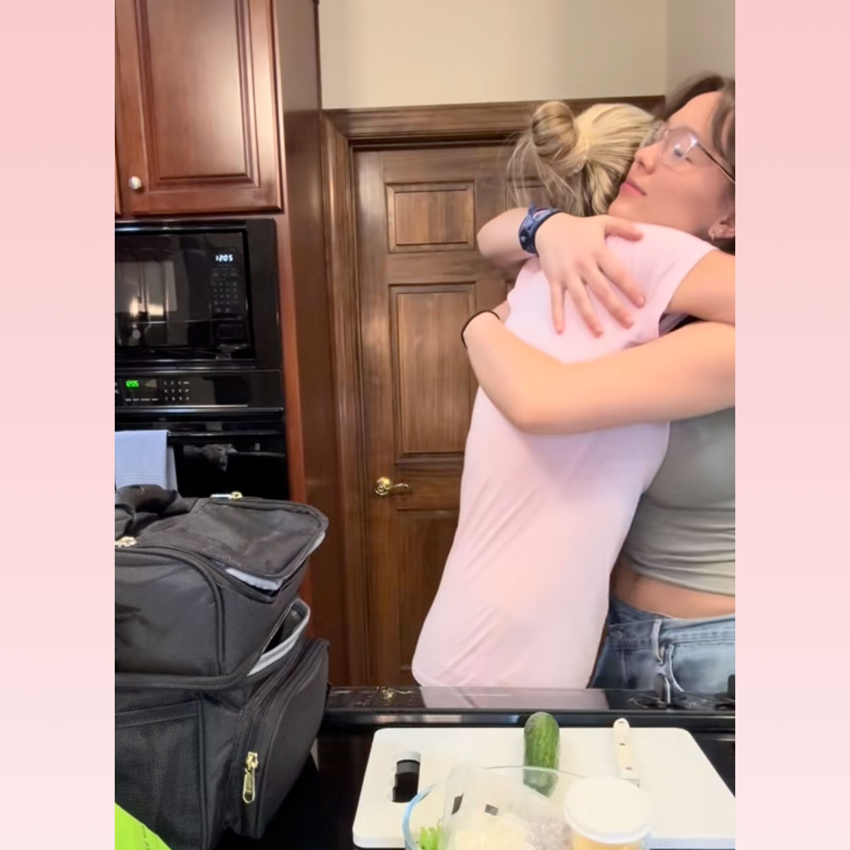 Alexis Gosselin reti parādās mammas Kattokā