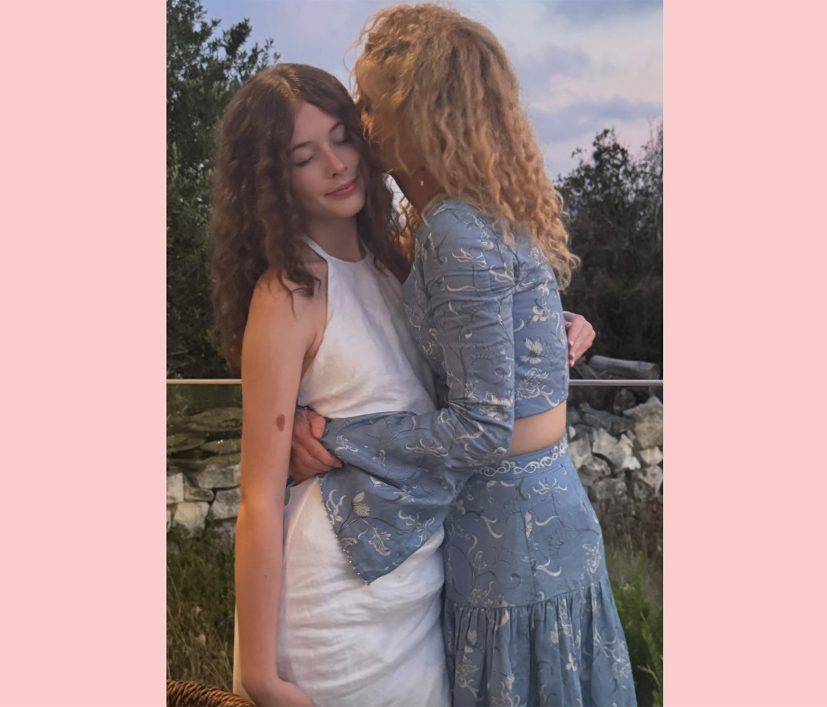 SUPER RARE PICS! Nicole Kidman & Daughters Make 'Summer Memories'