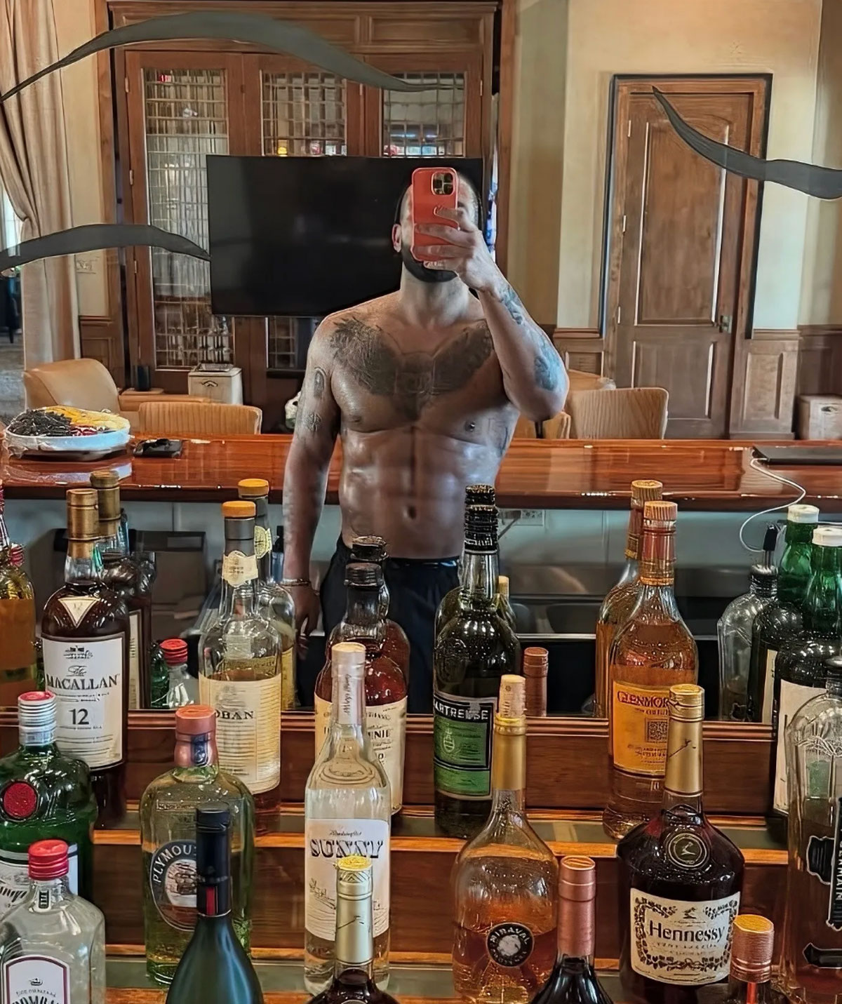 Drake Admits He Did THIS For That 'Fake Abs' Photo!