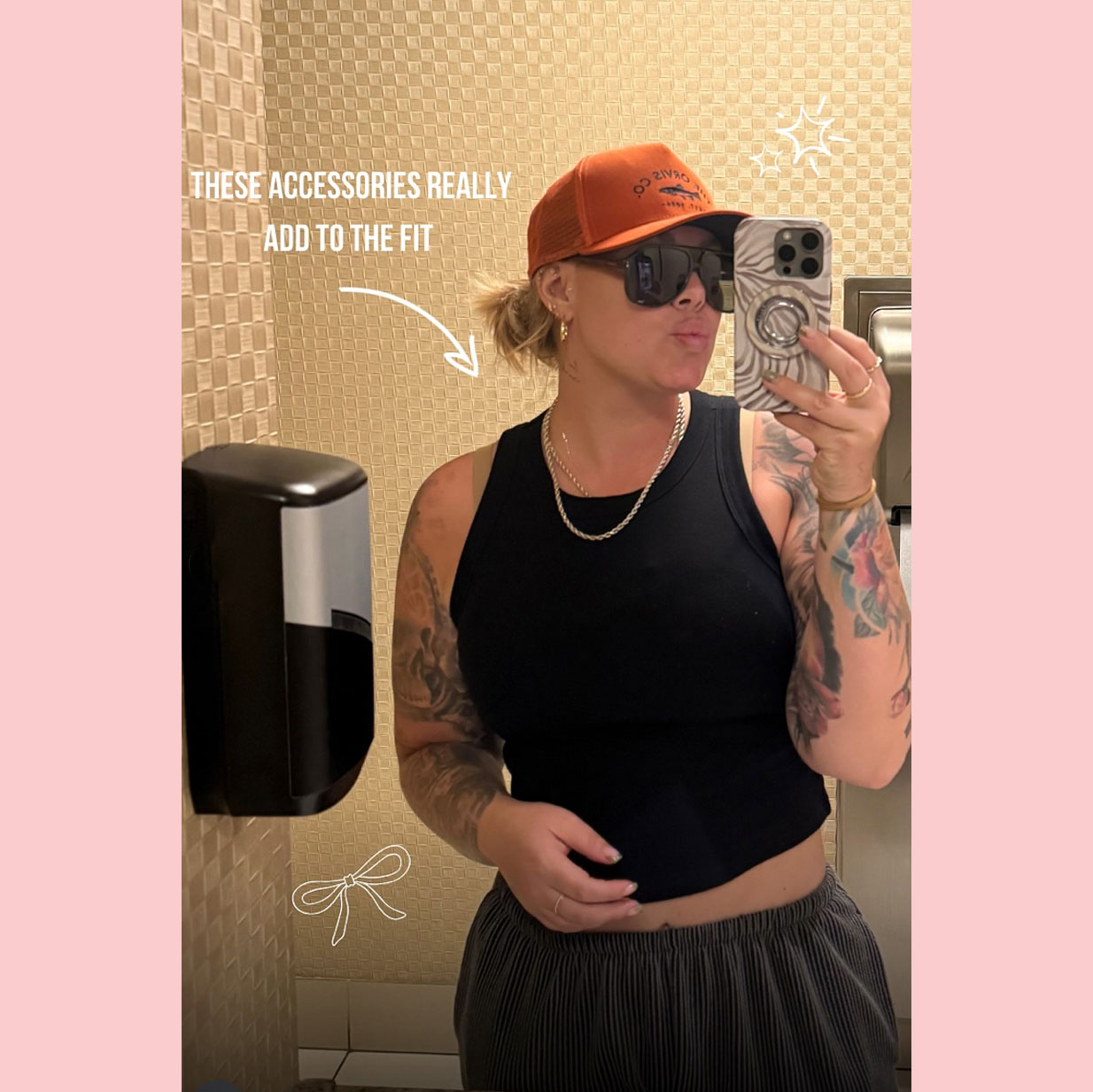 Kailyn Lowry strips to bra after plastic surgery