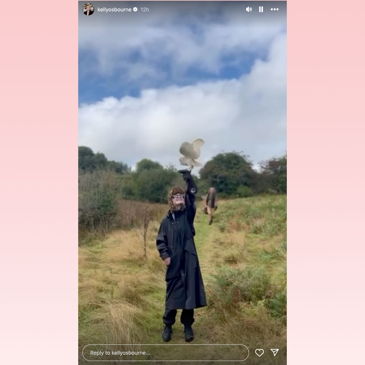 Kelly Osbourne takes up falconry