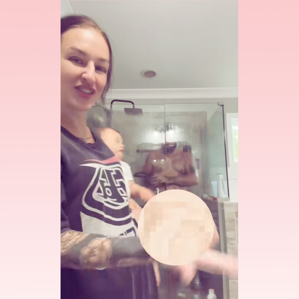 Amanda Conner posts video of Ryan Edwards showering