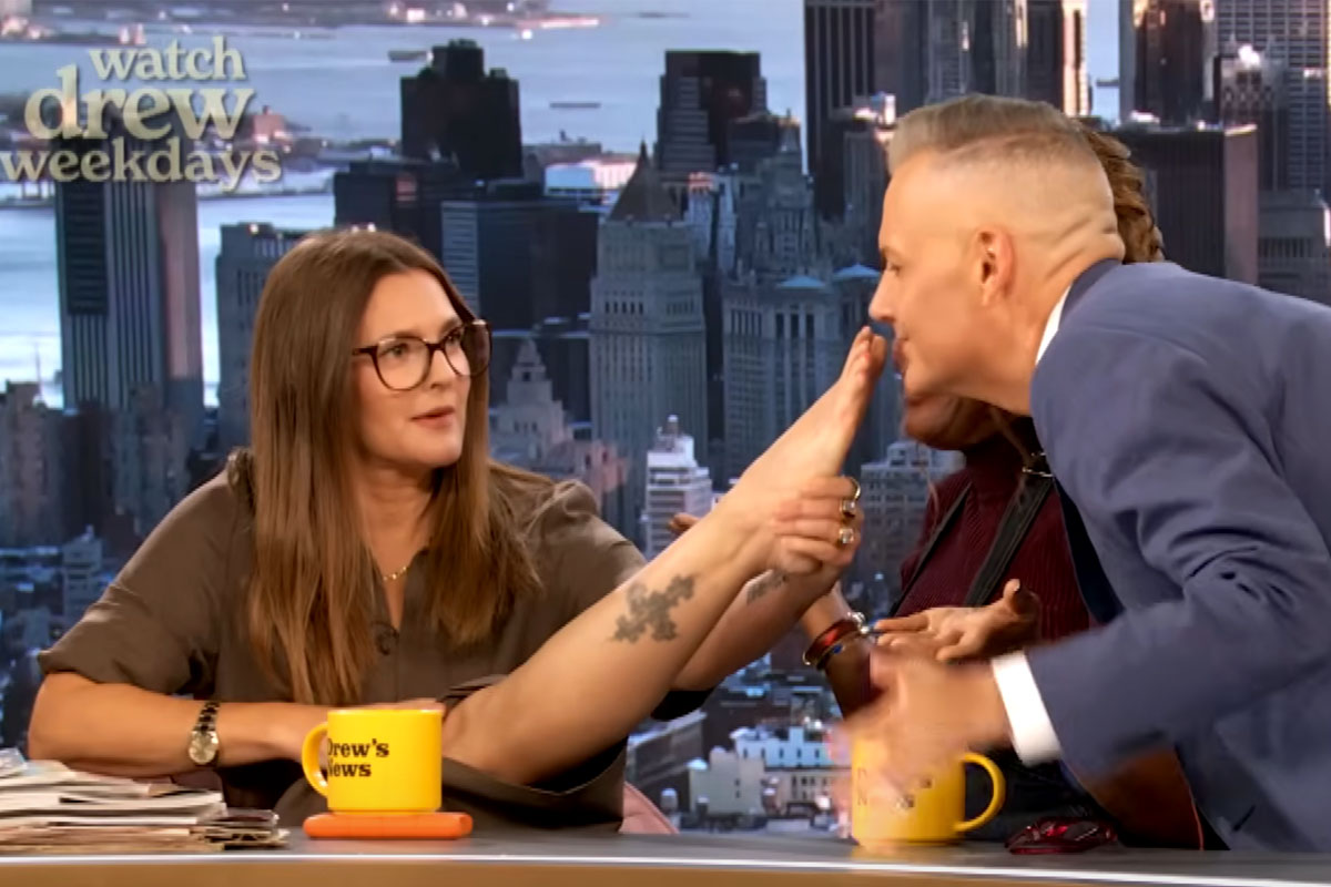 Drew Barrymore makes co-hosts smell her feet