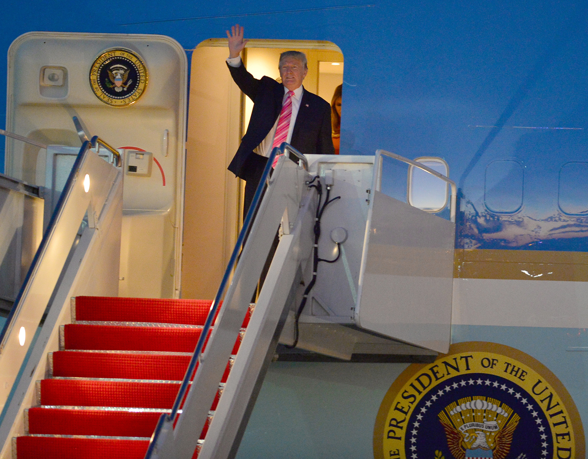 Donald Trump arriving in West Palm Beach International Airport for Thanksgiving weekend 2017