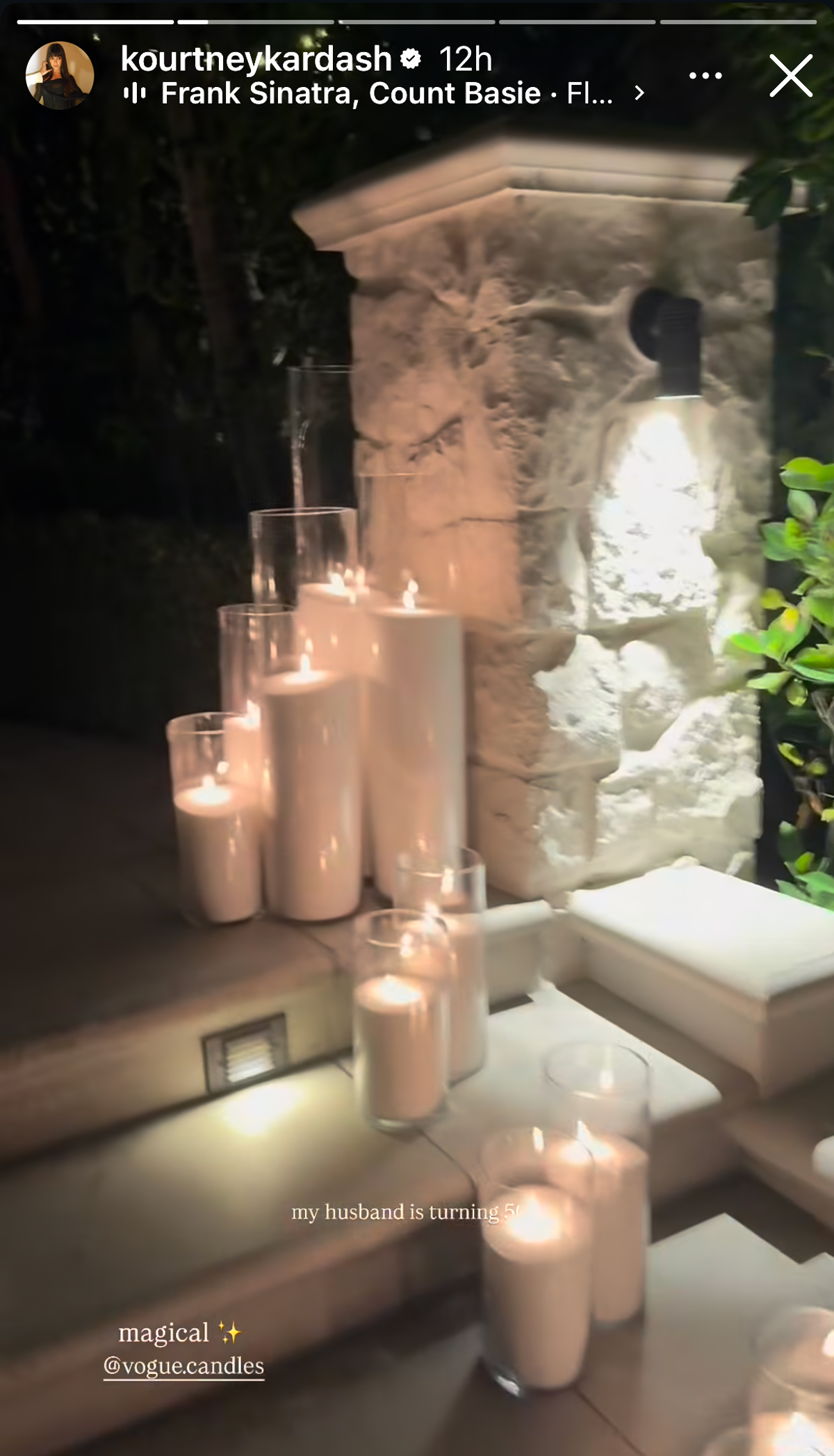 Kourtney Kardashian throws birthday dinner for Travis Barker