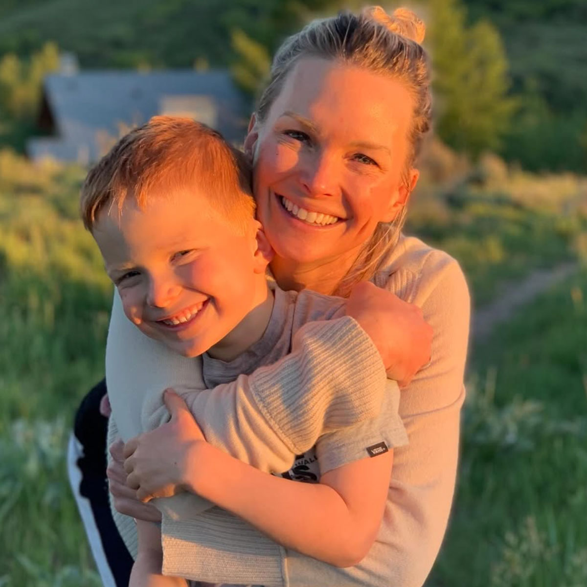 Scott Wolf shares pic of Kelley and Miller