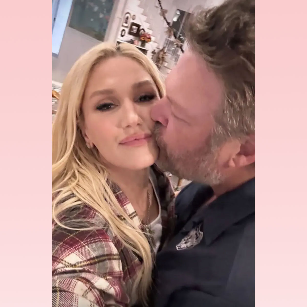 Gwen Stefani shares kissy pic with Blake Shelton