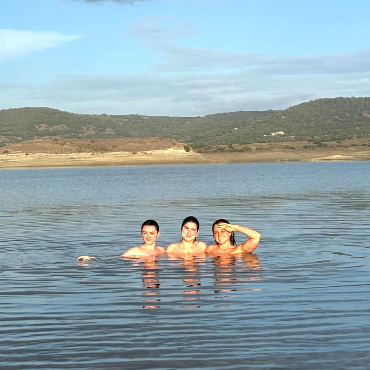 Maisie Williams goes skinny dipping