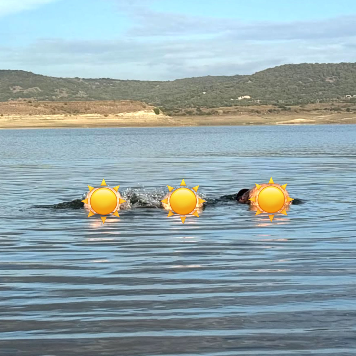 Maisie Williams goes skinny dipping