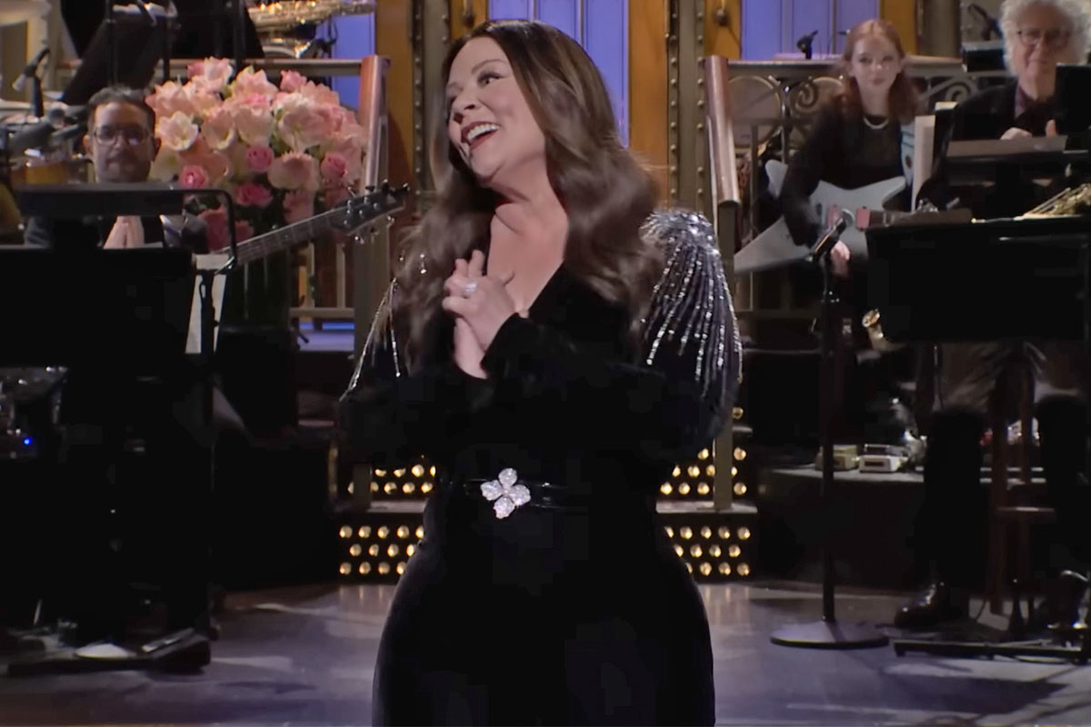 Melissa McCarthy shows off impressive weight loss on SNL!