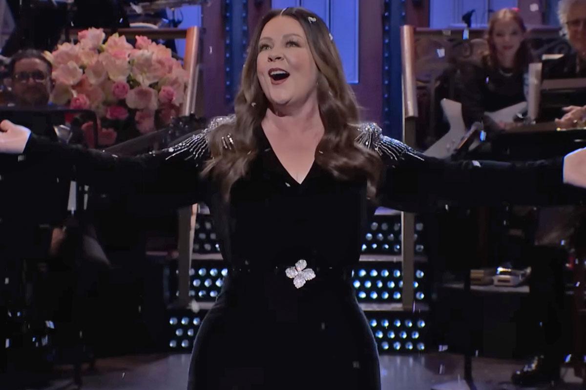 Melissa McCarthy shows off impressive weight loss on SNL!