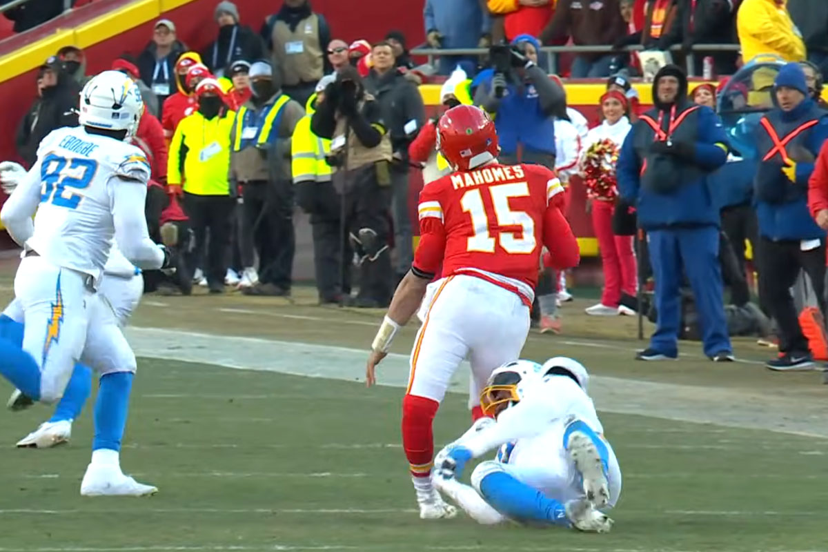 Patrick Mahomes knee injury 2025