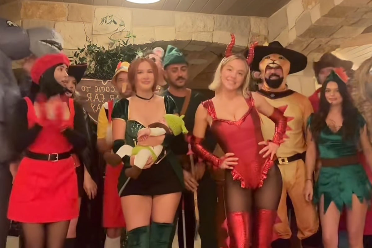 Sydney Sweeney Shrek-themed Friendsgiving 2025