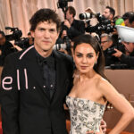 Do Ashton Kutcher & Mila Kunis Really Not Shower?