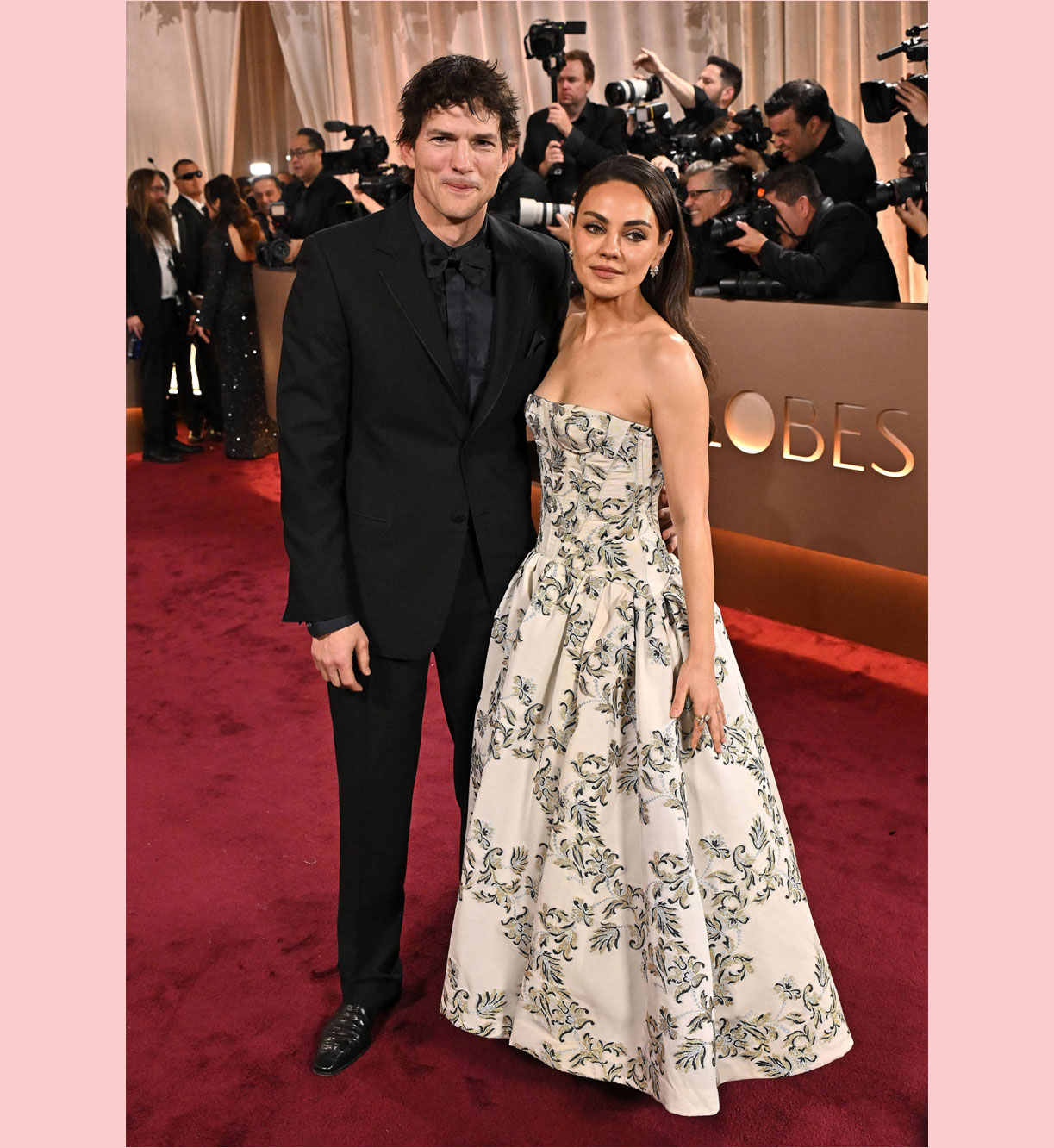 Ashton Kutcher mila Kunis golden globes red carpet