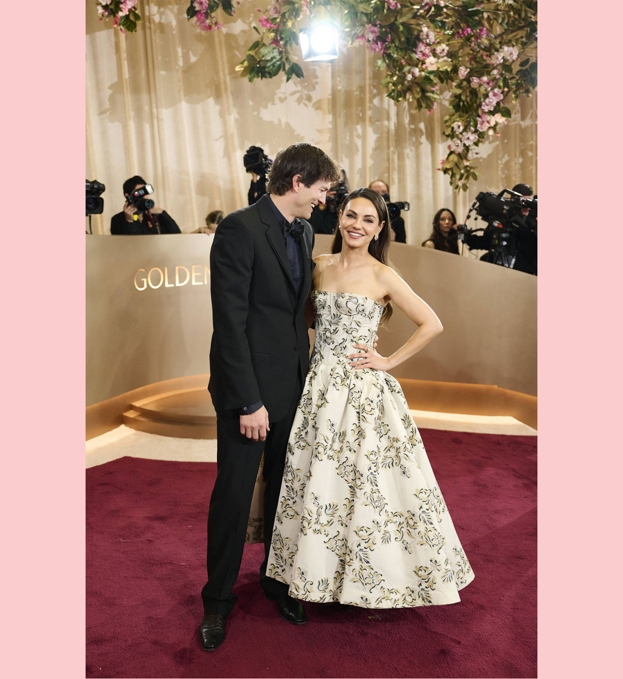 Ashton Kutcher mila Kunis golden globes red carpet