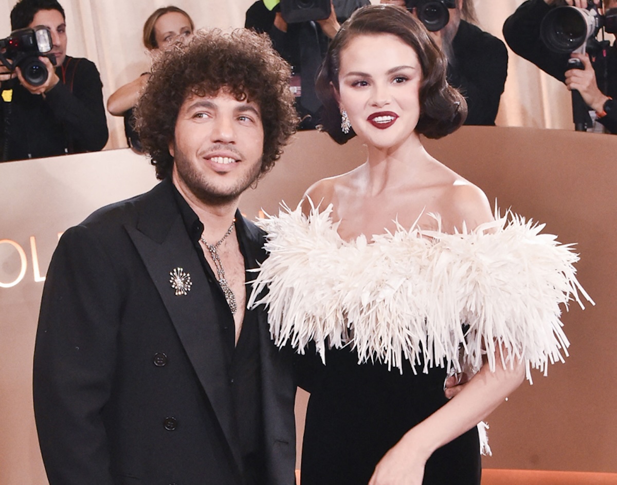 Selena Gomez Stuns In New Selfie Sans Makeup – LOOK!