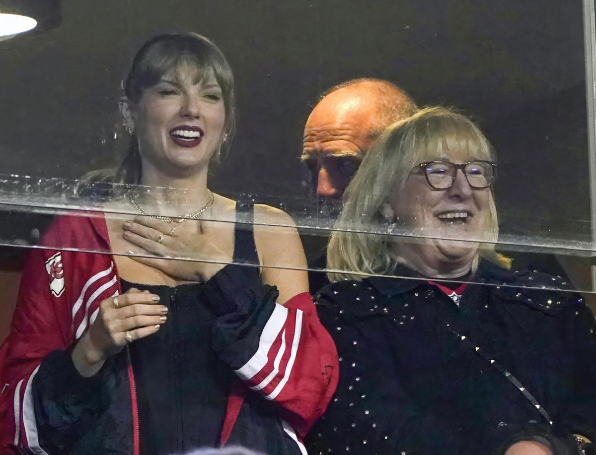 Taylor Swift goes to her first chiefs game