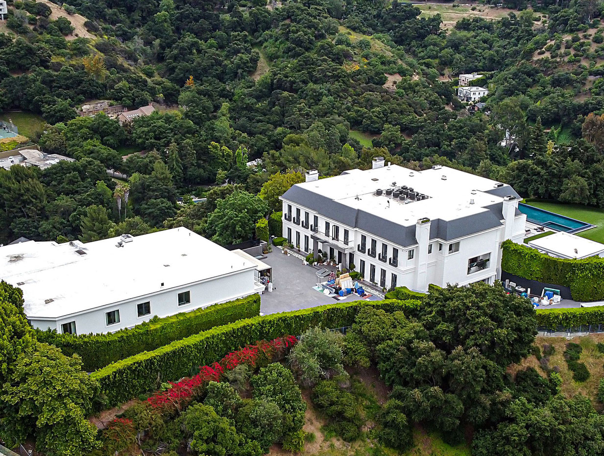 Bennifer Grand Gesture Or Cutting Ties For Good? Ben Affleck Gives Jennifer Lopez Mega Million Dollar Surprise!!