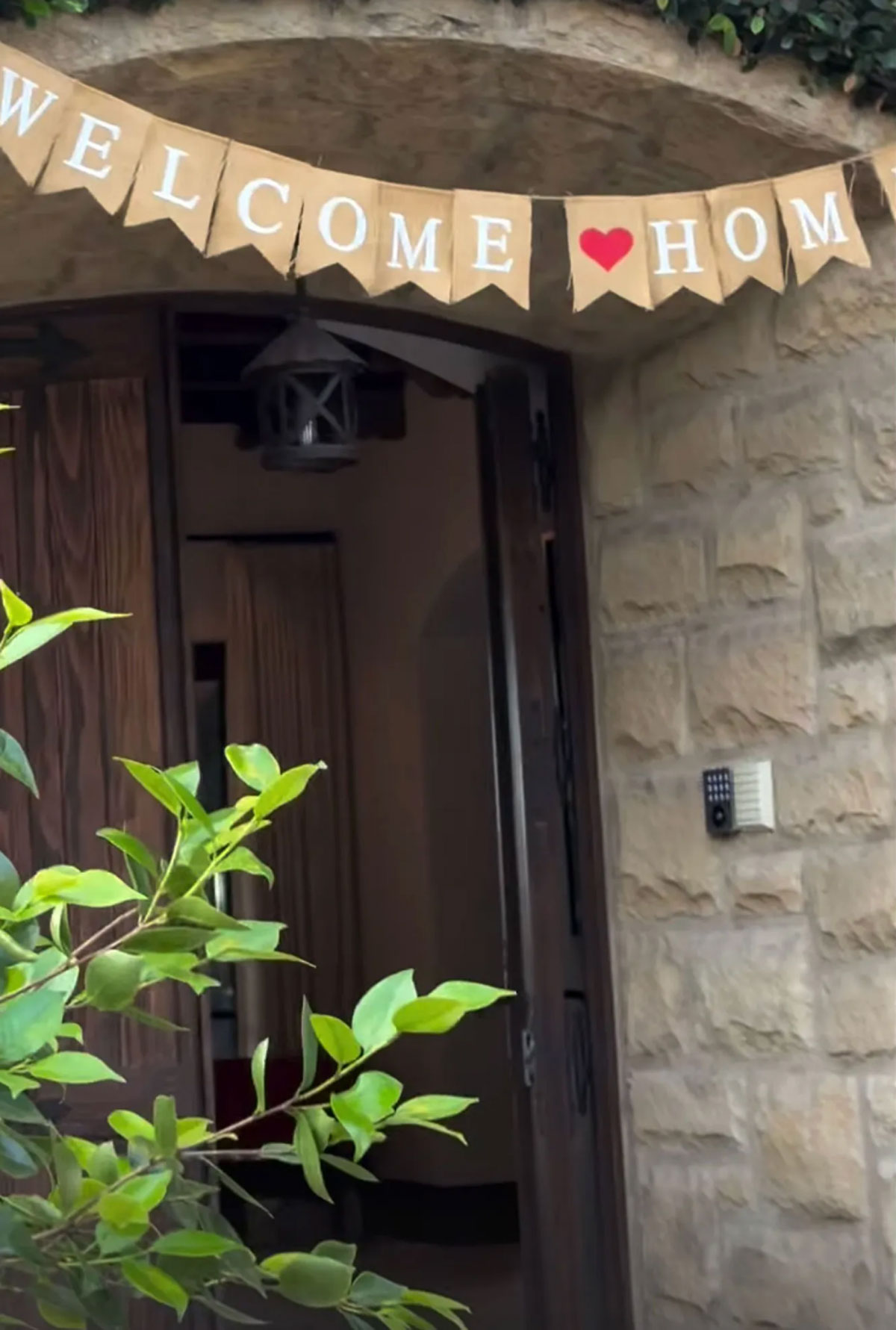 Meghan Markle & Prince Harry Show Off Everything They Spoiled Prince Archie And Princess Lilibet With After Australia Trip!