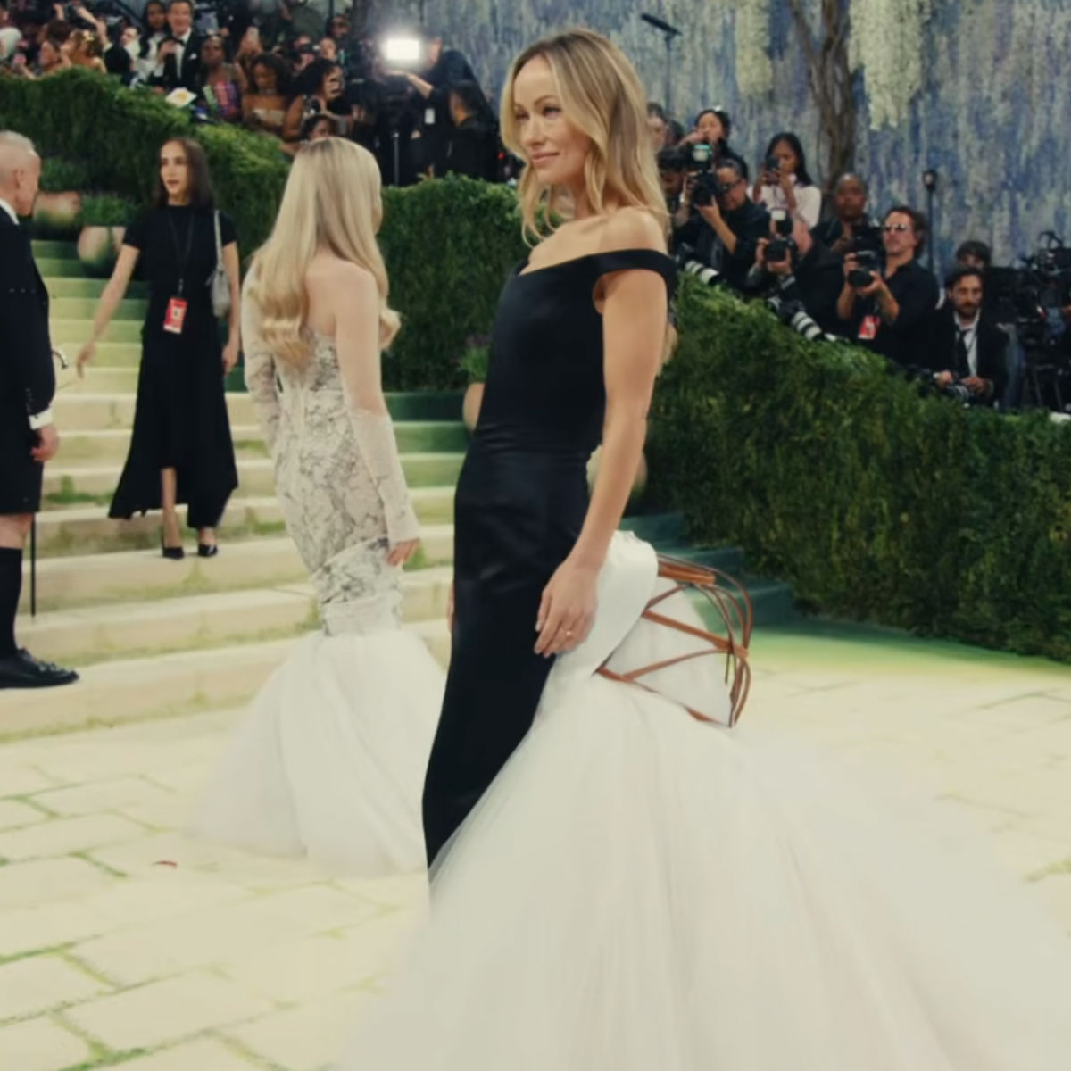 Olivia Wilde Arrives On The Met Gala Red Carpet!