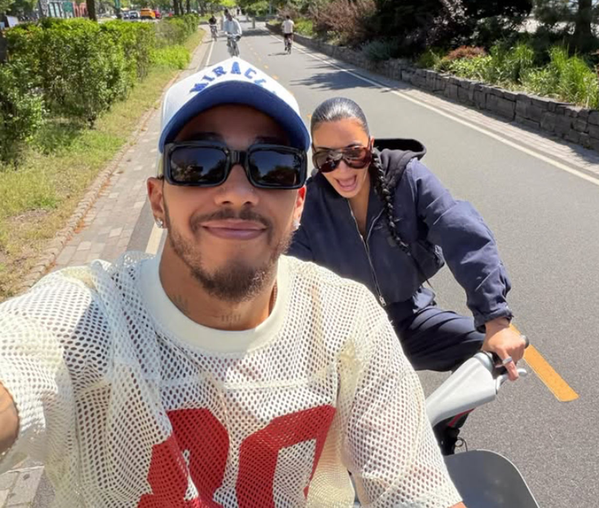 Kim kardashian shares lewis Hamilton selfie