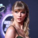 New Look At Taylor Swift's MASSIVE Wedding Ring!