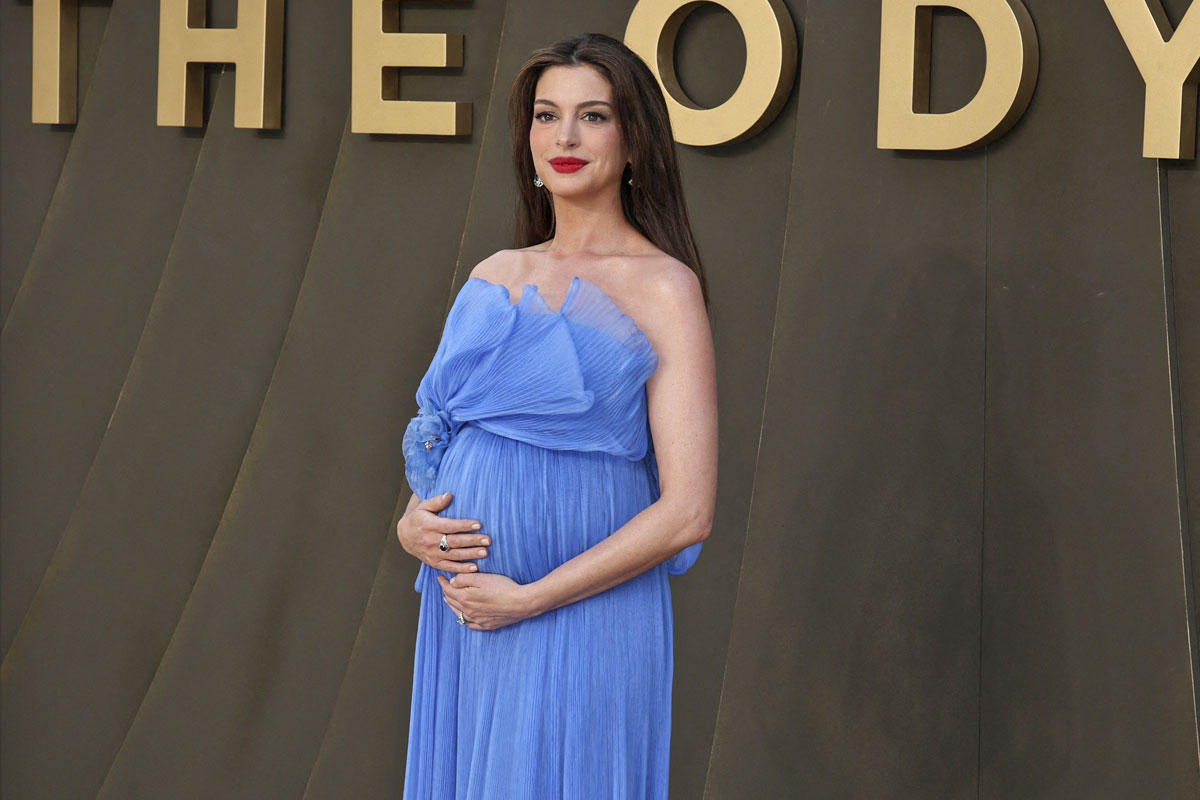 See Anne Hathaway's Pregnant Glow On The Odyssey Red Carpet!