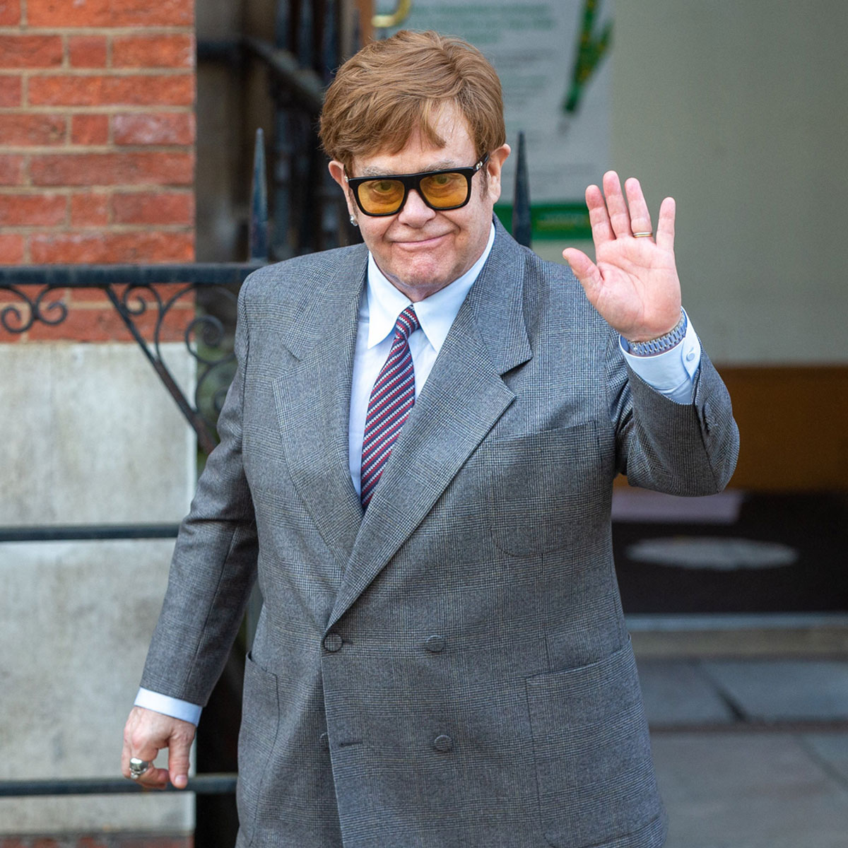 REVEALED: This Superstar Might Help Prince Harry Pay MASSIVE Legal Fees Because He ‘Doesn’t Have The Money’!