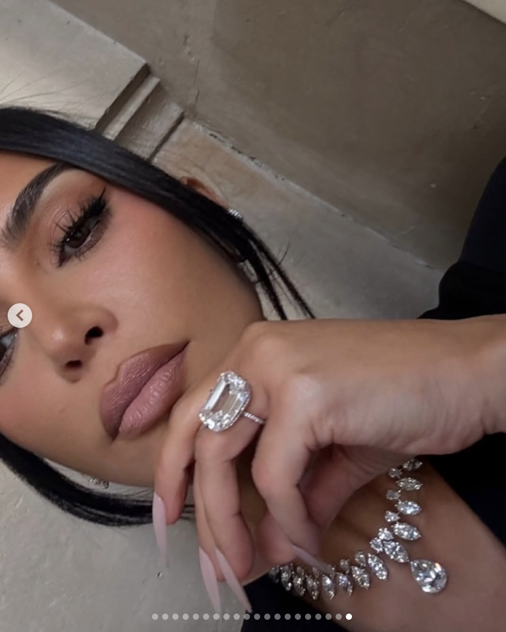 Kim Kardashian posts bundle of selfies