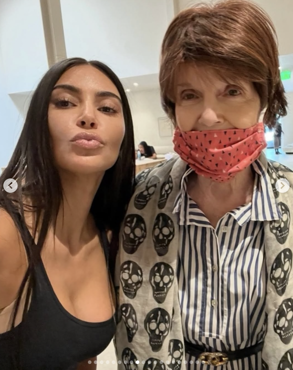 Kim Kardashian posts bundle of selfies