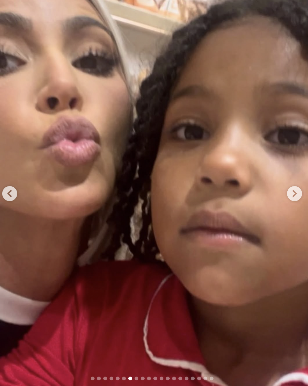 Kim Kardashian posts bundle of selfies